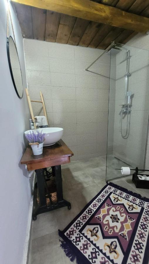 Casa Cu Lavanda เปโตรชานิ ภายนอก รูปภาพ
