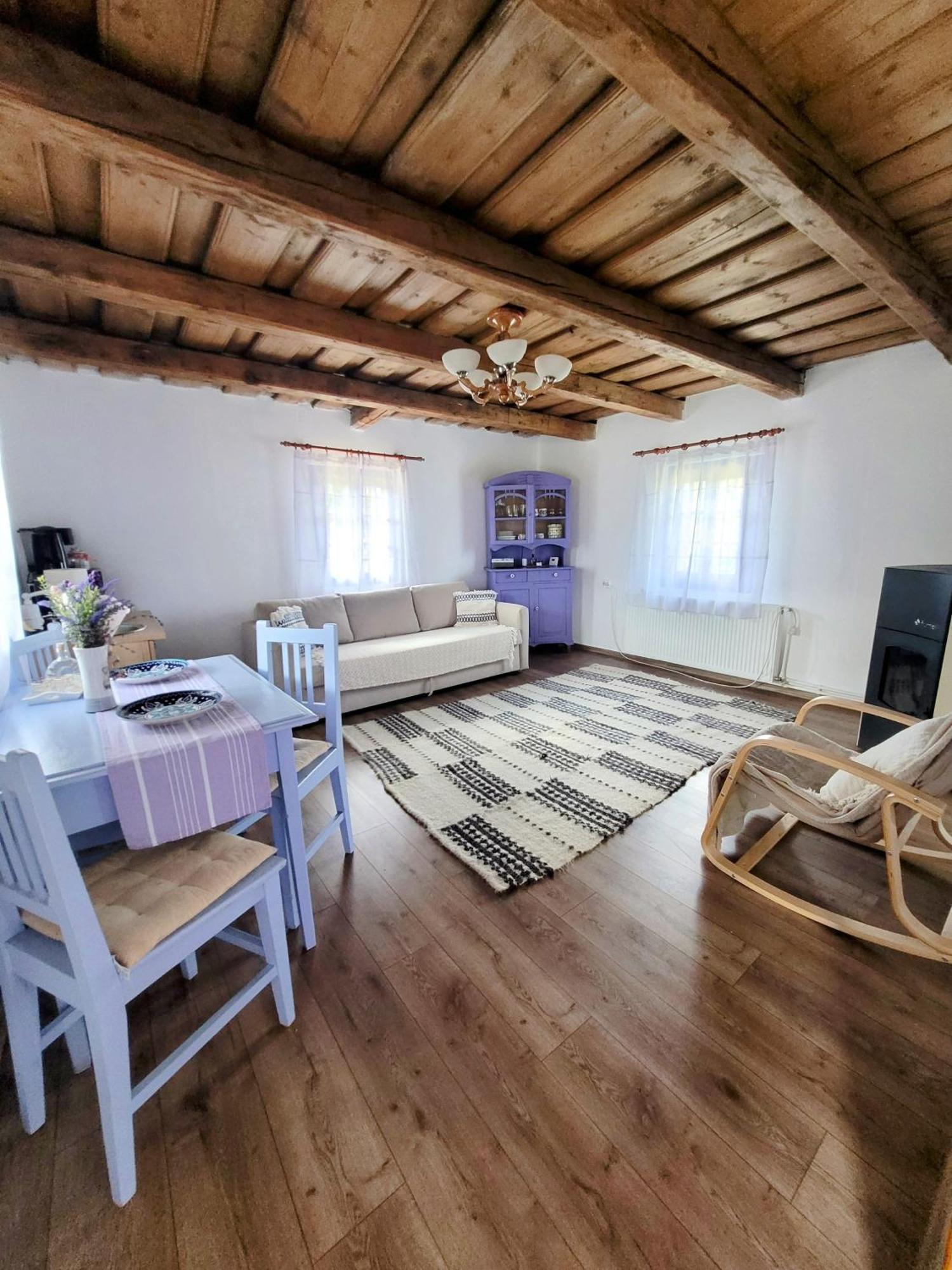 Casa Cu Lavanda เปโตรชานิ ภายนอก รูปภาพ